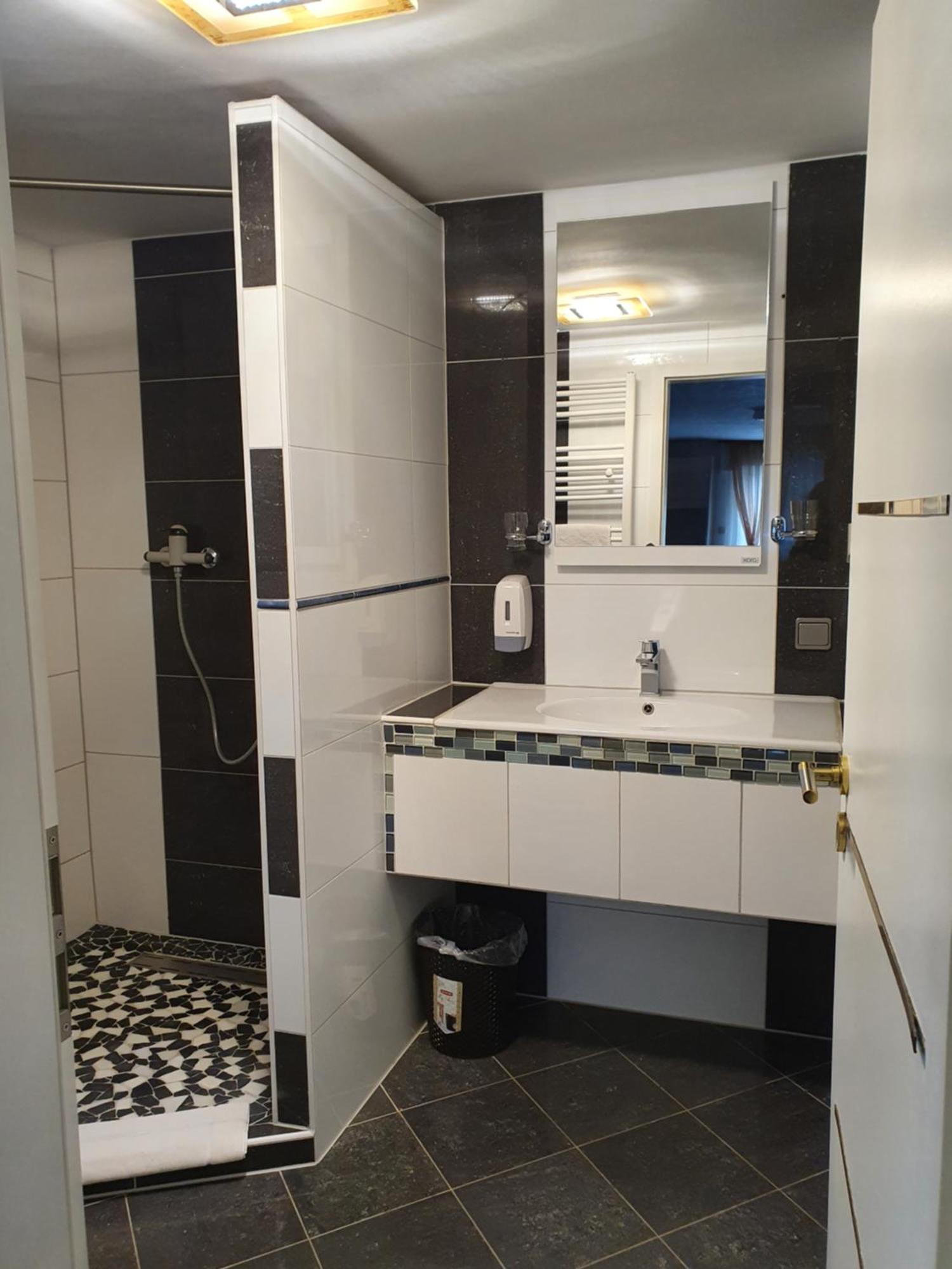 T&K Appartements บาดฮอมบูร์ก ฟอร์ แดร์เฮอเฮอ ภายนอก รูปภาพ