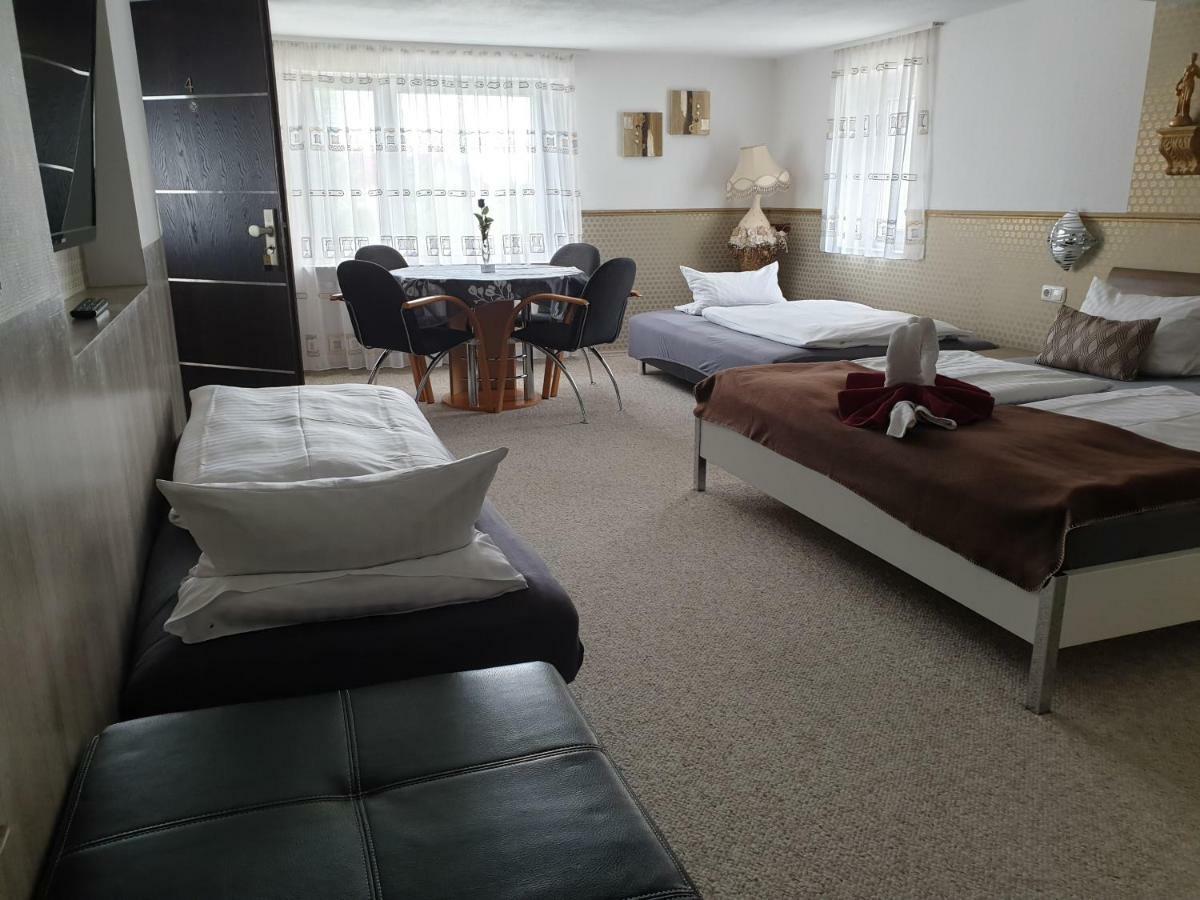 T&K Appartements บาดฮอมบูร์ก ฟอร์ แดร์เฮอเฮอ ภายนอก รูปภาพ