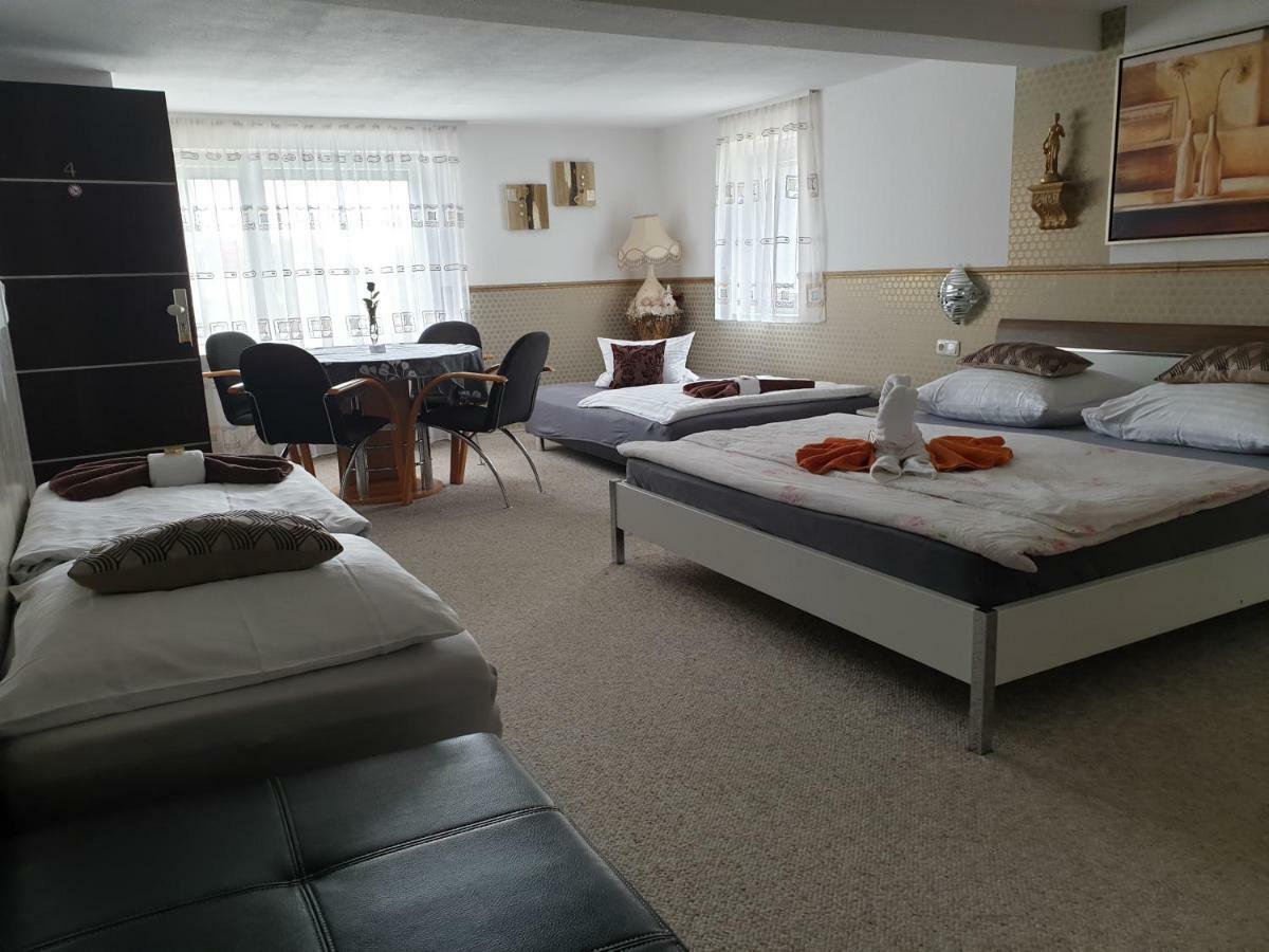 T&K Appartements บาดฮอมบูร์ก ฟอร์ แดร์เฮอเฮอ ภายนอก รูปภาพ